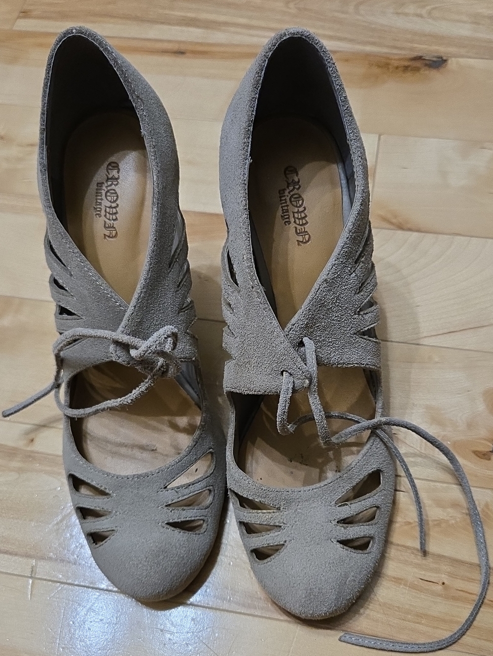 Crown Vintage Bruges Heel Sz 8